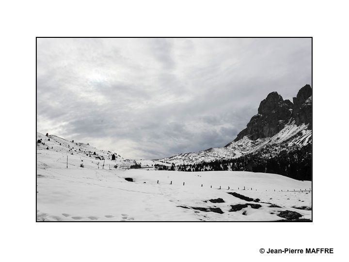 Un décor tout en noir et blanc.