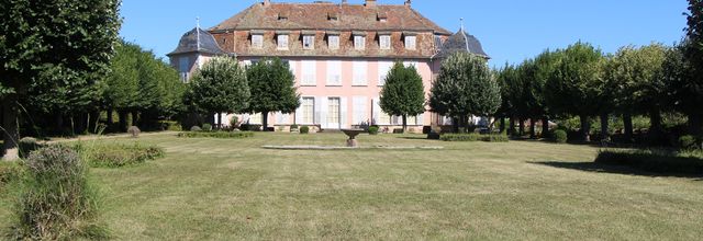 Kolbsheim , le village, son château et son jardin