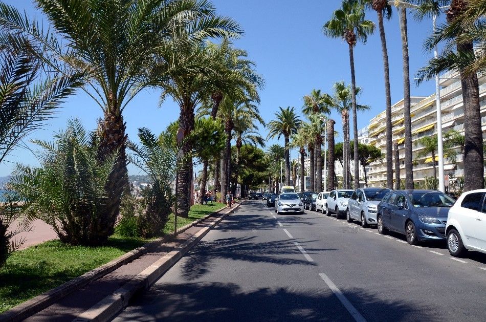 LES LAMBORGHINI DE LA CROISETTE VS LES FERRARI DE MONACO
