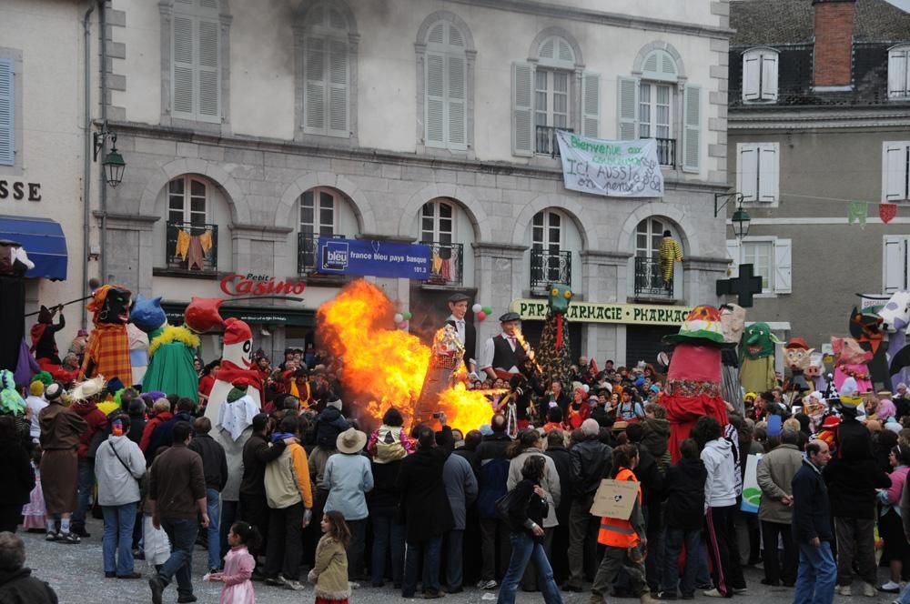 Album - CARNAVAL A TARDETS : LES COULEURS DE LA HAUTE SOULE