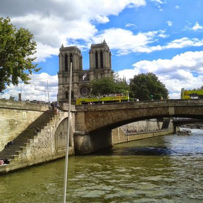 Notre Dame de Paris, photographiée lors d'une visite en bateau-mouche en aout 2014