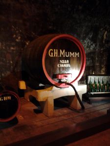 Maison de Champagne : G.H.MUMM