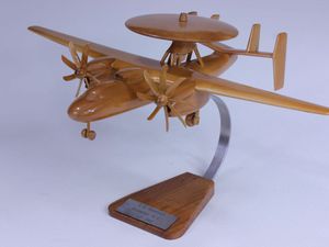 Grumman E2C Hawkeye (échelle : 1/63°, bois : merisier, érable)