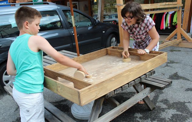 Champagny en Vanoise : Jeu de Plein Air dans le village