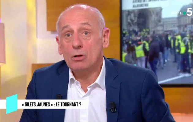 Pour Jean-Michel Apathie, le mouvement Gilets Jaunes est un mouvement "très politisé par la droite et l'extrême droite"