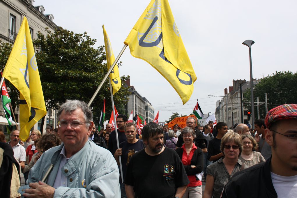 Vues de la manifestation contre le blocus israélien de Gaza, à Nantes, le 12 juin 2010. Avant et pendant, dans les rangs de l'UDB ...et partout !