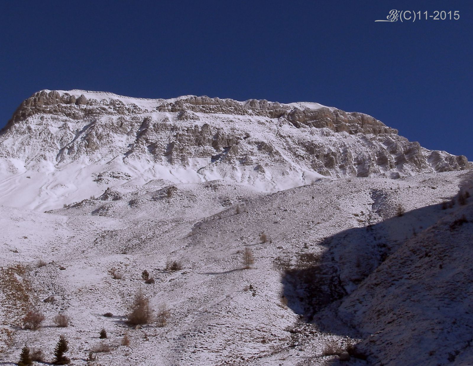 Roche Close - goelandmedia.prod@gmail.com ( c ) - Alpes de Hte Provence - sources de la blanche