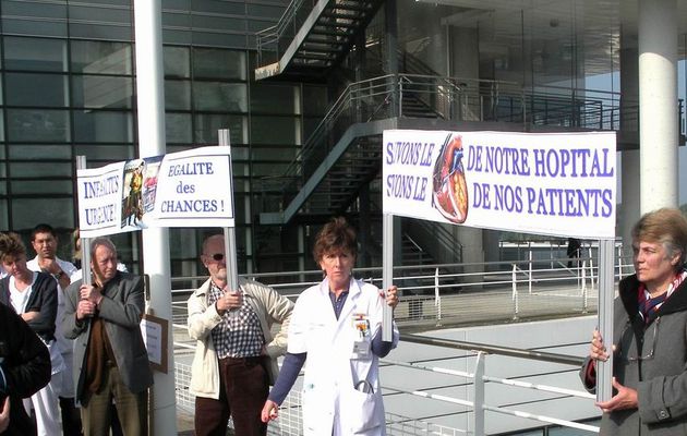 Rassemblement du 14 Octobre devant l'hôpital de Mantes