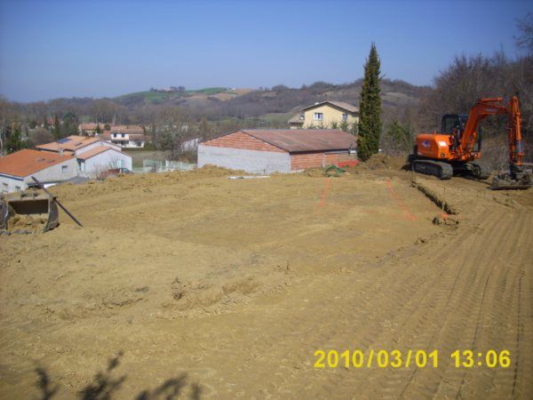 Travaux de préparation du terrain avant le démarage de la construction.