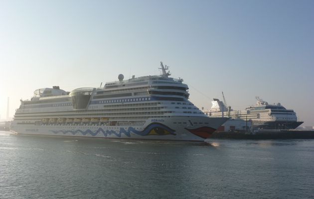 Escale des Mein Schiff 1 et AIDAstella au Havre le 25/04/13.