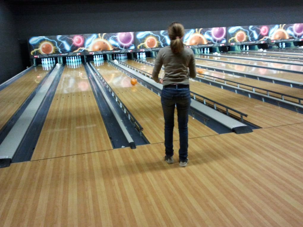 Super après-midi entre ados, à la Cartonnerie. Bowling + Laser Game au programme et toujours dans la mixité !