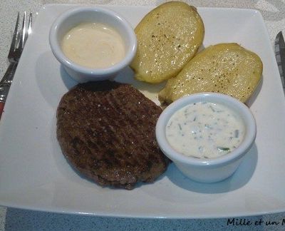 Pommes de terre en robe des champs et ses sauces