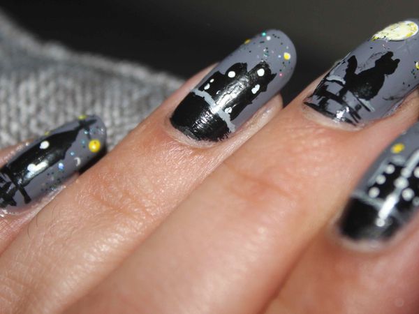 nail art lune, nail art étoiles, nail art ville, nail art nuit noire