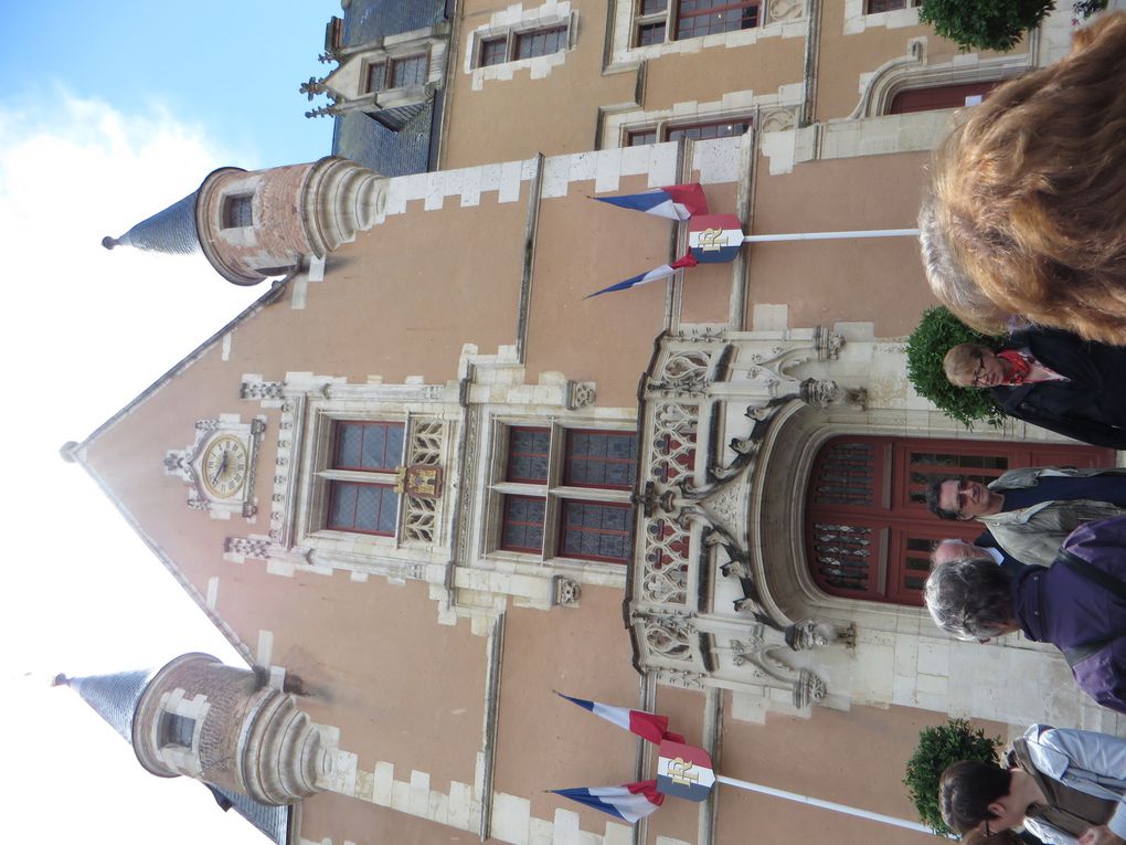 hôtel de ville de Etampes, exterieur , escalier intérieur, bibliothèque , salle du conseil, salle de mariage 