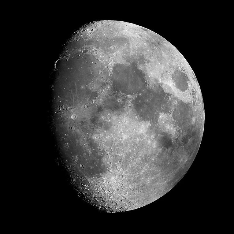 Comparaison Terre-Lune, Croissant de Lune, Lune Gibbeuse, Pleine Lune, Face visible de la Lune, Photo Lune 1, Photo Lune 2, la Lune & ses cratères, Sites d'alunissage, Structure interne de la Lune, Rocher Taurus-Littrow