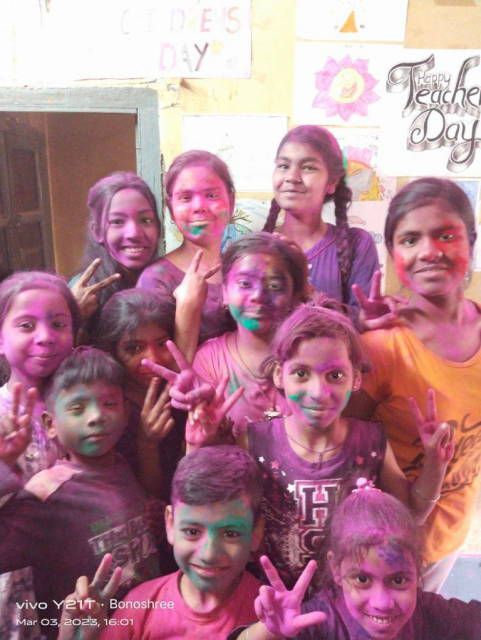 Diaporama : Jeux pour la Holi au soutien scolaire de Bonoshree