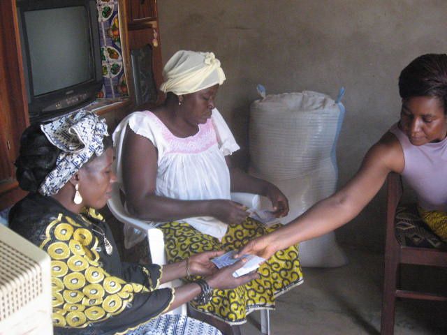 Activités du programme de microcrédits de développement des AGR de la Fondation Wurodini Service (FWS) à Bobo-Dioulasso.