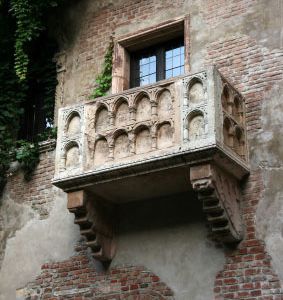 En fait non, le balcon est désert...