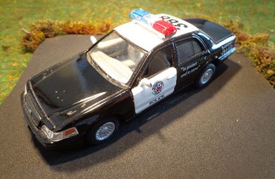Ford Crown Victoria Police Interceptor 1:42