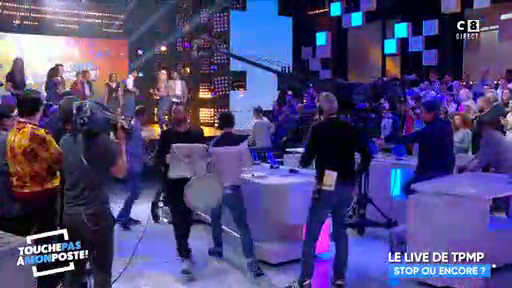 Le coup de folie de Cyril Hanouna qui fait déménager son plateau en plein direct