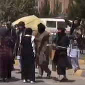 Manifestation à Kaboul réprimée par les Taliban : "Même si vous nous décapitez, nous repousserons"