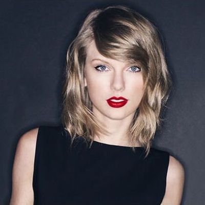 Look de Star : Taylor Swift. Coiffure et Maquillage, découvrez mes secrets pour réaliser le look de Taylor Swift.