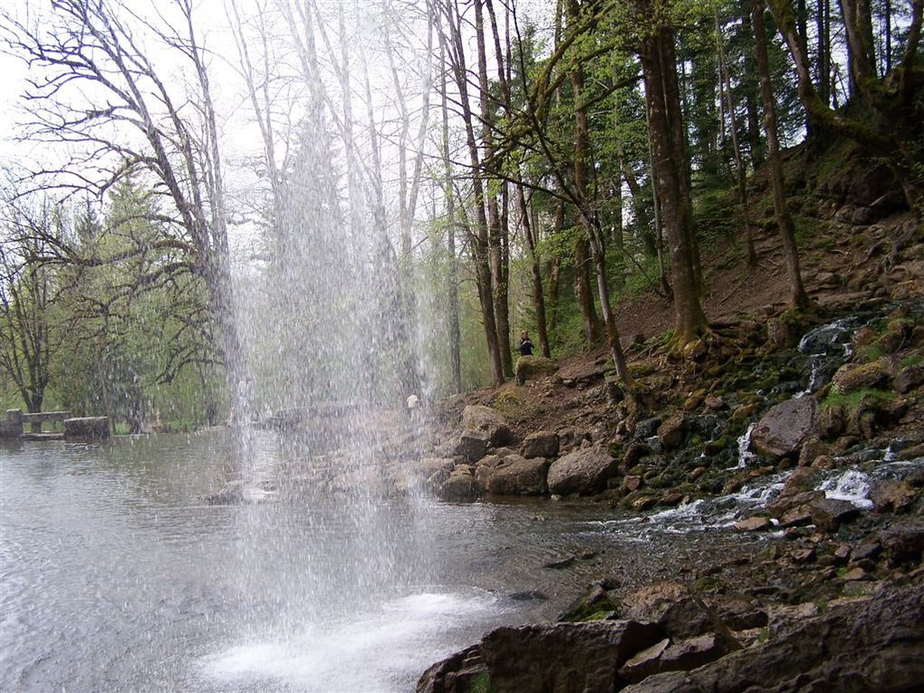 2 des fabuleuses cascades du herisson, situées dans le Jura (l'éventail et le grand saut)