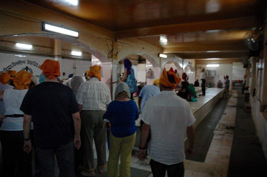 Vues du Temple Sikh de New Delhi, des abords du Temple , de la Cusine et de la salle à manger ou sont préparés et servis plus de 5000 repas par jour. 