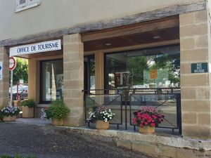 Mairie, Office du tourisme, école.bibliothèque.