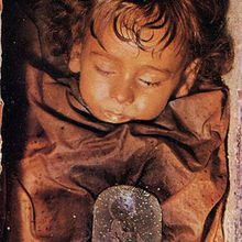 Mumia fetiţei siciliene care deschide ochii