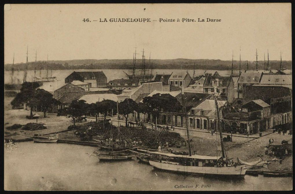 Un plan de la Ville de Pointe-à-Pitre daté de 1772 ; et ses quais en 1912