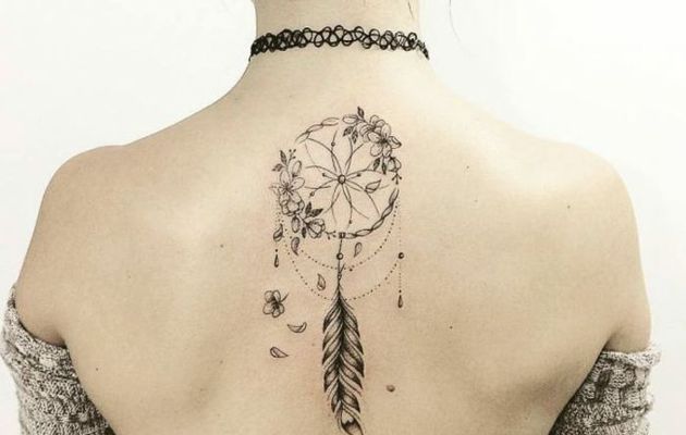 Tatouage attrape reve femme