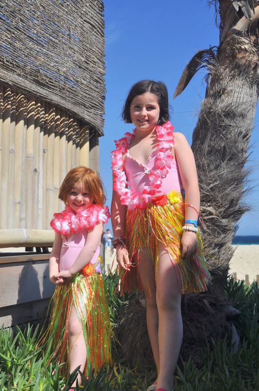 Voyage fabuleux et surnaturel dans la République du Kon Tiki... Village polynésien à 3km de St Tropez.
De notre hutte plantée sur la plage, à l'ombre des palmiers, nous avons vécu ces vacances de Pâques 2012 comme un rêve éveillé.