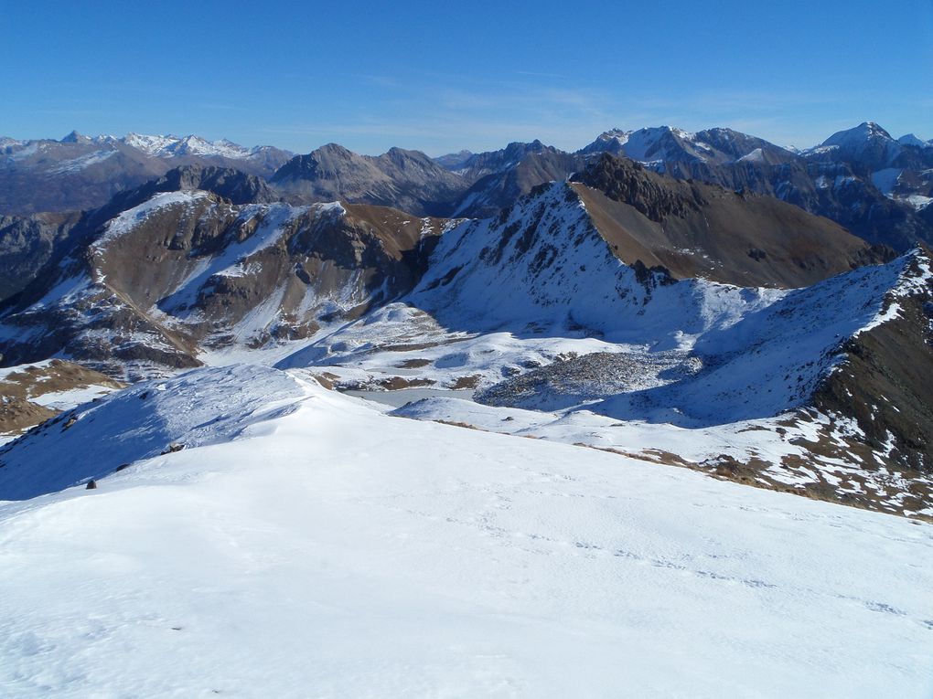 départ de la route du Granon (2250m) et montée au sommet de la Gardiiole (2753m) !! des conditions de début d'été !! on va avoir des surprises cet hiver !!