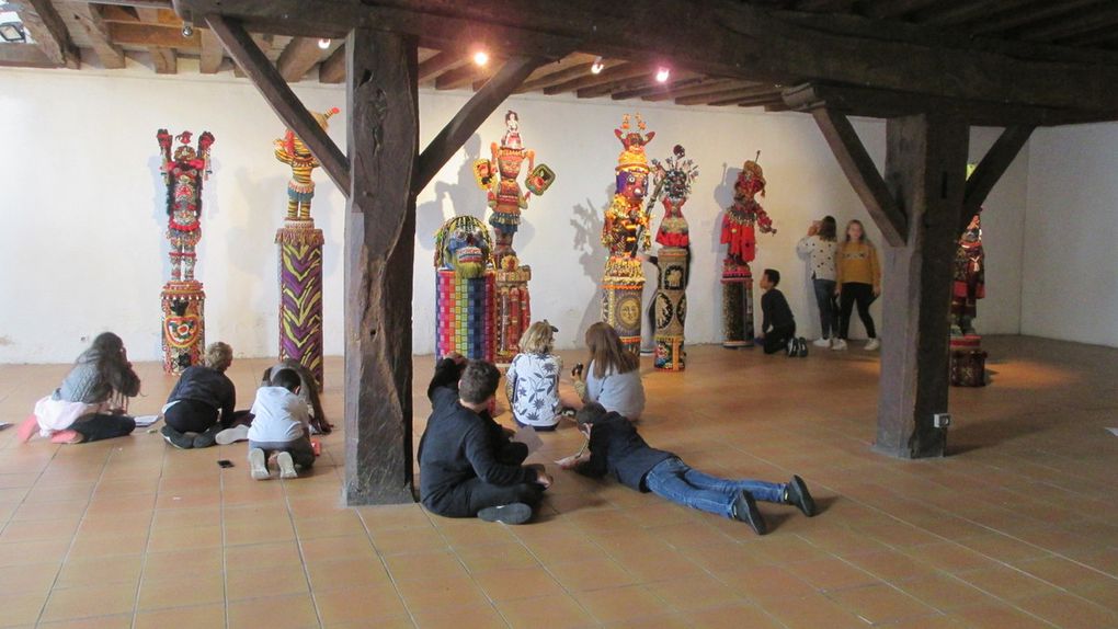 Vendredi 18 octobre 2019, la classe de 6C , à l'occasion du festival Mont De Marsan Scultures 11ème édition,a visité le Musée Despiau-Wlérick et le Centre d'Art Contemporain Raymond Farbos .Les élèves ont déambulé dans la ville et découvert les sculptures installées à cette occasion. Ils ont aussi effectué des croquis d'observation des sculptures contemporaines de l'exposition de Benoît Huot " entre l'ange et la bête" Le thème général de cette manifestation était: "Les Mythes"