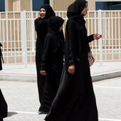 "Ce que veulent ces femmes, c'est l'épanouissement total de leurs droits" : des Saoudiennes protestent contre le port de l'abaya