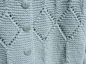 Le gilet vert au point mousse