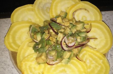 Salade de betterave jaune à l'avocat