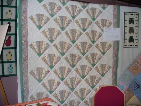 <p>Photos de l'exposition des Rameaux 2007.</p>
<p>Avec la participation des sections manuelles de l'Universit&eacute; Populaire du Neubourg : Broderie, Patchwork et Art Floral.</p>