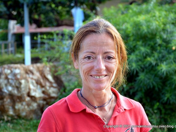 Equitation en Nouvelle-Calédonie avec l’inusable Adeline Quesnel monitrice à l’Etrier