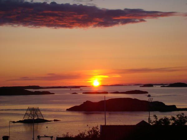 So sieht es aus wenn man Abends an der Schwedischen Westküste auf Meer raus schauf! 