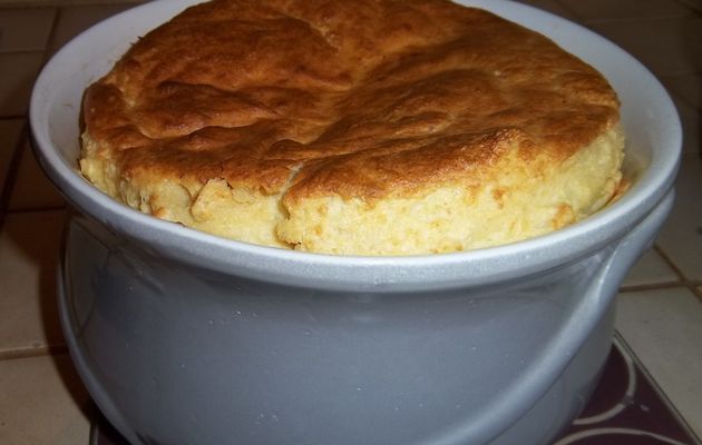 Soufflé au jambon et au fromage