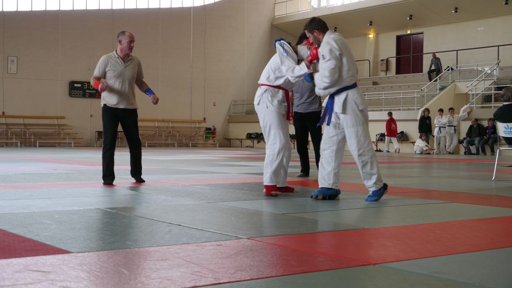 Quelques photos de la coupe jujitsu région Poitou-Charentes, on essaie de faire vivre l'expression compétition jujitsu (en plus de l'aspect premier du jujitsu la self-défense) dans notre région... Et c'est pas facile