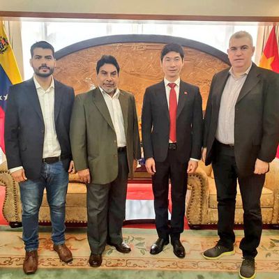 Une délégation du PCV rencontre l'ambassadeur de la République populaire de Chine au Venezuela