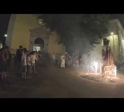 Quand les flammes de la Saint-Jean illuminent Saint-André-les-Alpes.