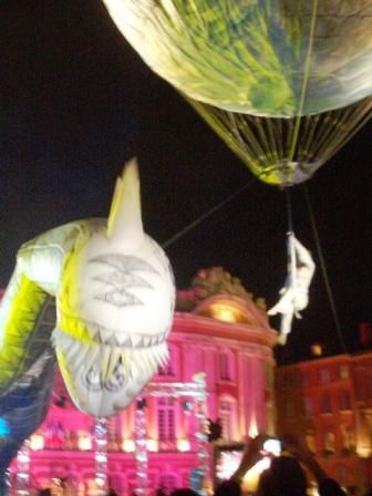 <p>A l'occasion de la candidature de Toulouse pour &ecirc;tre capitale mondiale de la culture en 2013, les plasticiens volants nous ont offert un vrai bon moment dans les rues de Toulouse et place du Capitole.</p>
<p>Du grand spectacle ....</p>