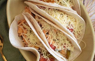 Tortillas au poulet, poivrons et ketchup