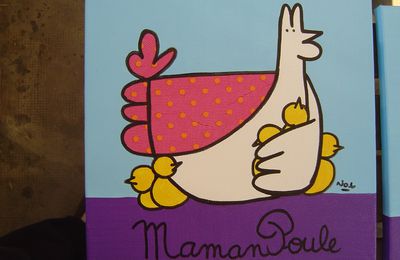 Une Poule qui veille sur ses poussins