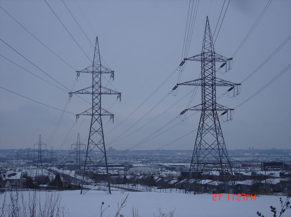 photos aléatoires de ma ville, avec des petites ou grosses bordées d'neige qui pour cette année à durer longtemps, la dernière grosse bordée du printemps ayant eu lieu à la toute fin du mois d'avril !!!