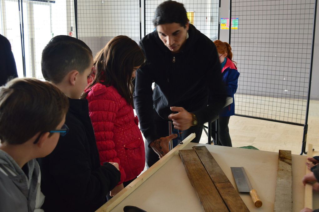 Cette même semaine, nous avons également participé à des ateliers autour de l'eau, proposés par la communauté des communes. Nous avons donc suivi un atelier sur les marécages, 2 ateliers sur l'environnement et nous avons également travaillé le bois.